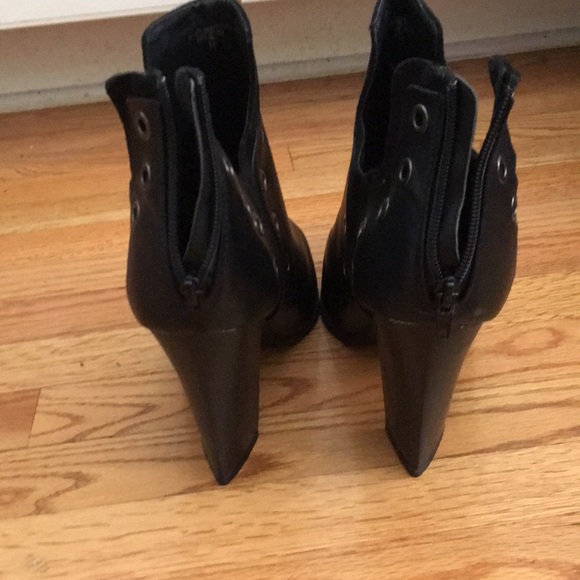 Black heeled booties - Picture 4 of 5
